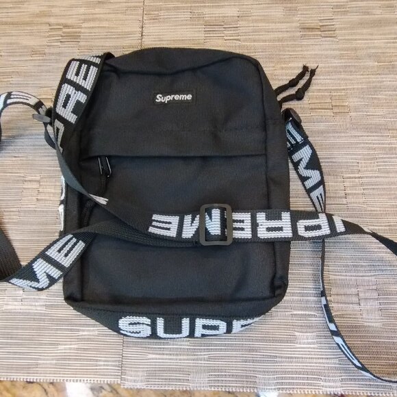 Supreme Logo Strap Black Shoulder Bag SS18 NWT - Picture 3 of 9